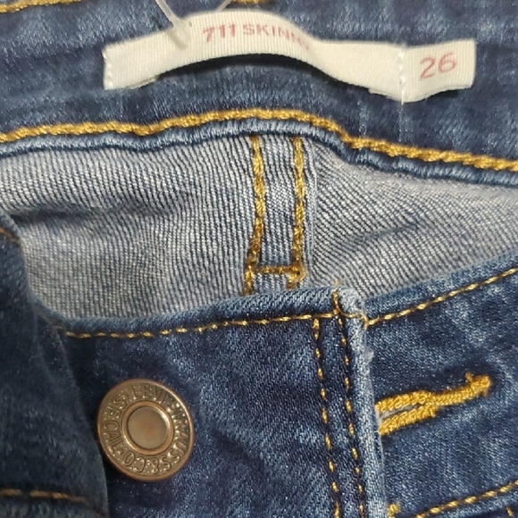 Levi's Jeans Womens Size 26 Size 2 Blue 711 Skinny with Gold Stitching - Picture 10 of 10